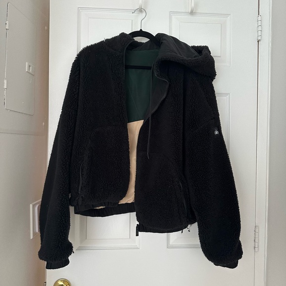 Alo Yoga Duality Reversible Sherpa Jacket - Picture 9 of 16